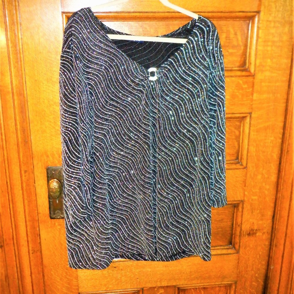 Luxurious ~~~ PENNINGTON ~~~ TOP / Glittery Broach in Center XXXL
